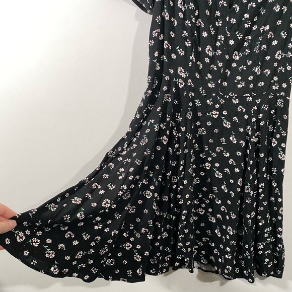 UO Kimchi Blue Black Floral Dress with Keyholes and Buttons Size 2 Sundress - Picture 6 of 13